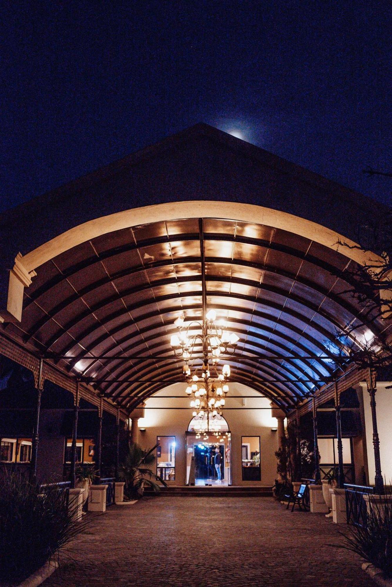 Hilton Pilar Hotel Exterior foto
