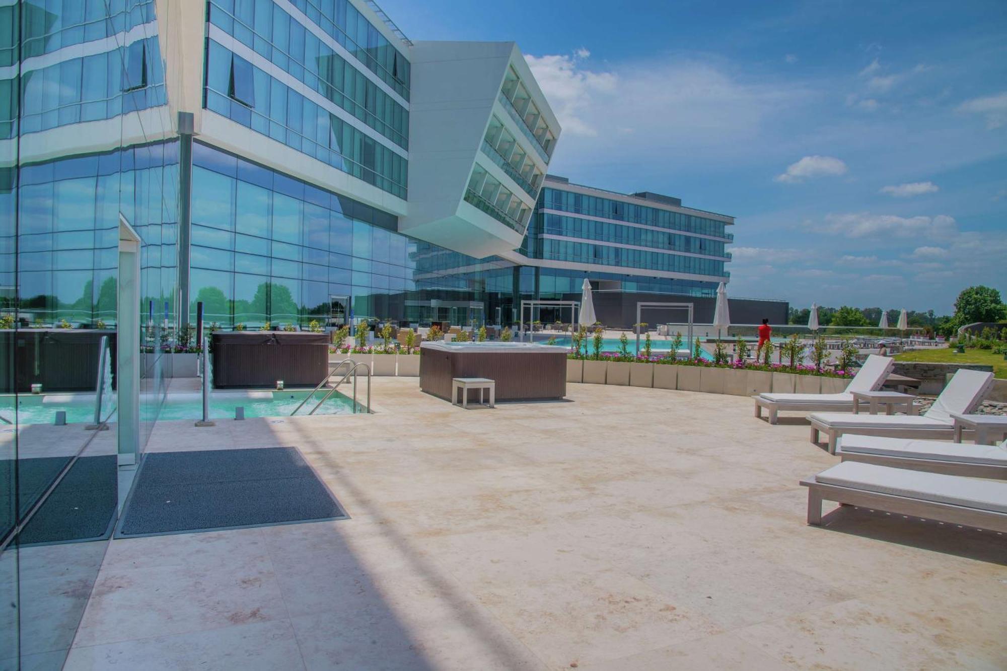 Hilton Pilar Hotel Exterior foto