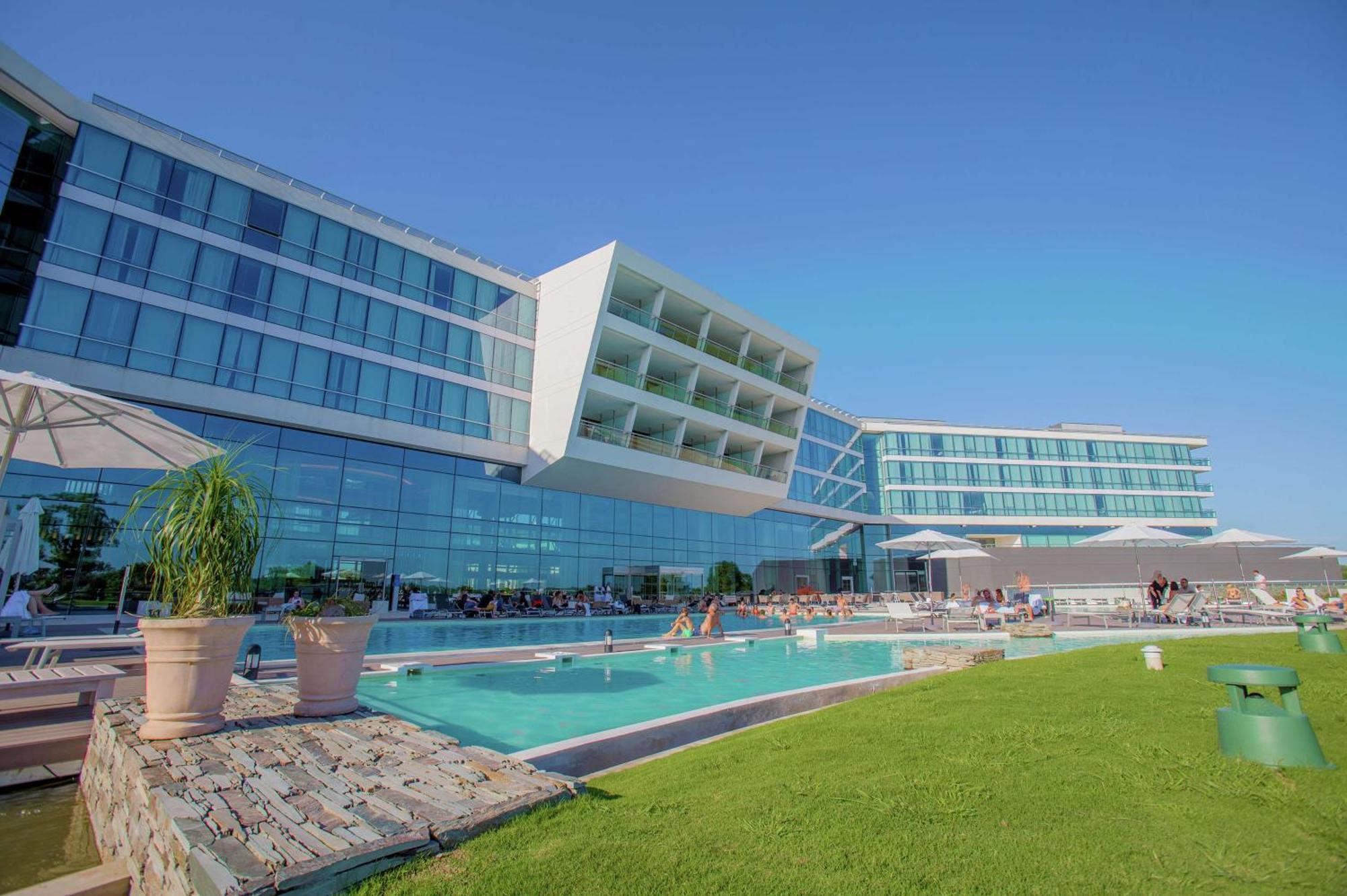 Hilton Pilar Hotel Exterior foto